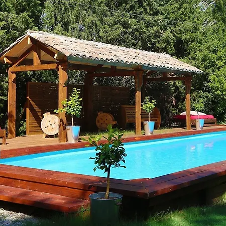 Campagne Baudeloup Bed & Breakfast *