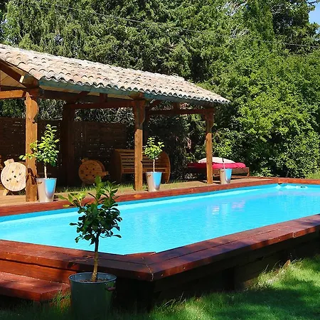 Campagne Baudeloup Bed & Breakfast *